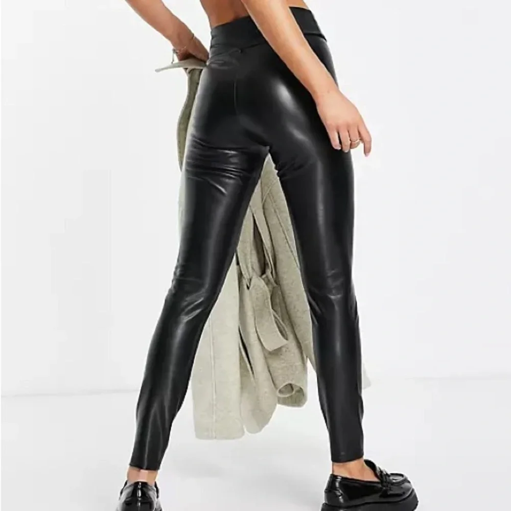 Abercrombie faux leather leggings with zipper - Picture 2 of 5
